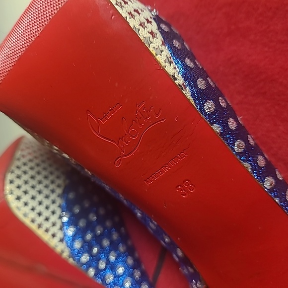Christian Louboutin - Picture 4 of 12